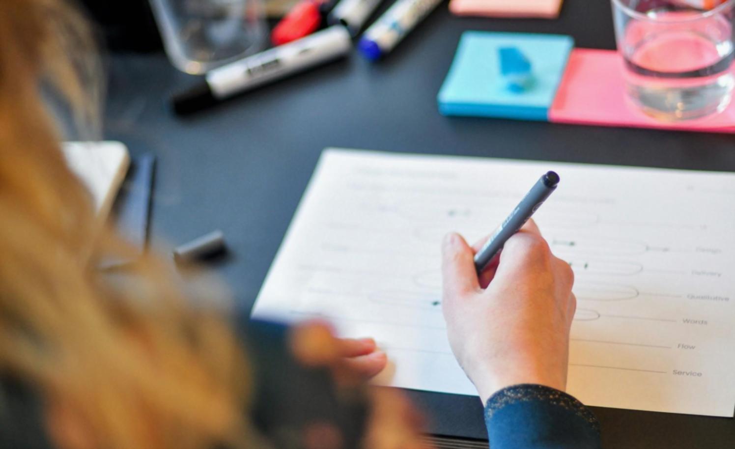 Analyse des données budgétaires saisonnières avec graphiques et tendances